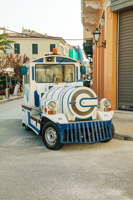 A kirándulás a munkatársakkal: Válassza a kisvonatokat