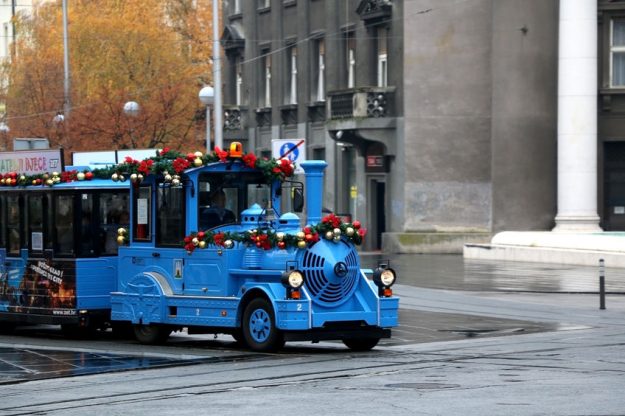 Különleges hangulat a karácsonyi vásárban: Béreljen kisvonatot!